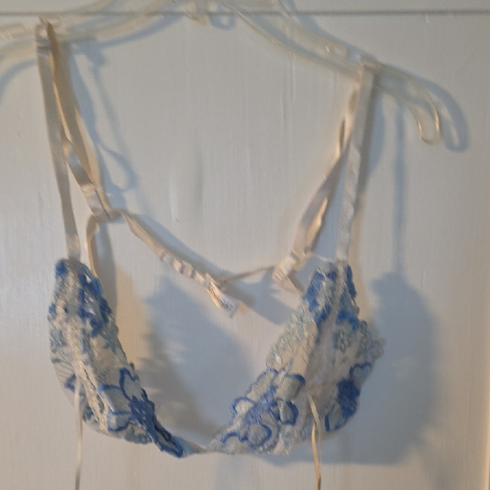Frederick's of Hollywood Blue and Cream Lace Bra